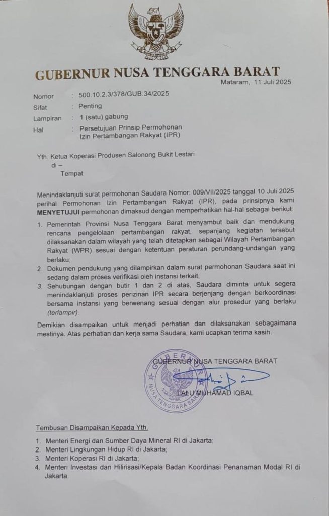 Surat Gubernur NTB yang diserahkan kepada Koperasi Selonong Bukit Lestari, terkait proses pengusulan Izin Pertambangan Rakyat.